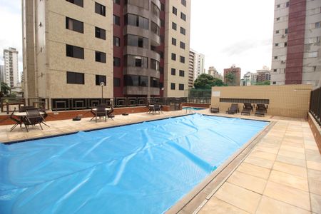 Apartamento à venda com 280m², 4 quartos e 4 vagasÁrea comum - Piscina