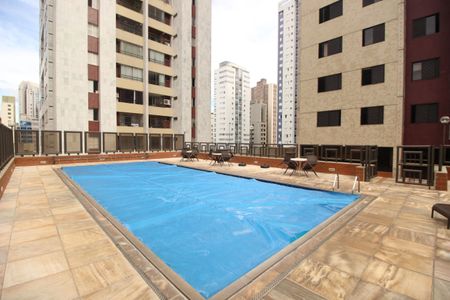Apartamento à venda com 280m², 4 quartos e 4 vagasÁrea comum - Piscina