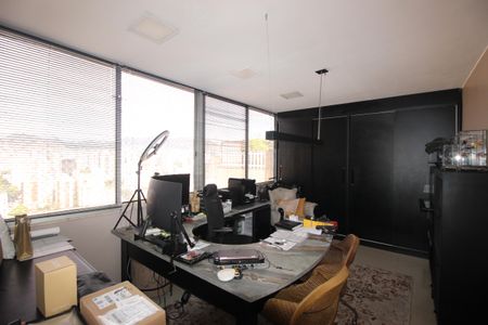 Apartamento à venda com 280m², 4 quartos e 4 vagasEscritório 