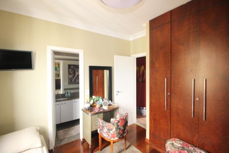 Apartamento à venda com 280m², 4 quartos e 4 vagasSuíte 2