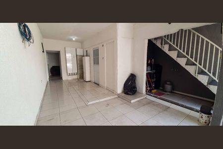 Casa para alugar com 48m², 2 quartos e 1 vaga Casa para alugar com 48m², 2 quartos e 1 vagaGaragem