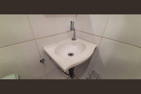 Casa para alugar com 48m², 2 quartos e 1 vaga Casa para alugar com 48m², 2 quartos e 1 vagaBanheiro