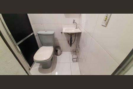 Casa para alugar com 48m², 2 quartos e 1 vaga Casa para alugar com 48m², 2 quartos e 1 vagaBanheiro