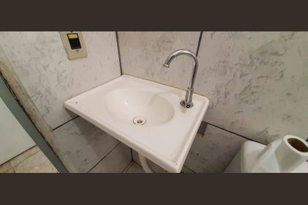 Casa para alugar com 50m², 2 quartos e 1 vaga Casa para alugar com 50m², 2 quartos e 1 vagaBanheiro