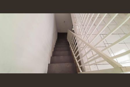 Casa para alugar com 50m², 2 quartos e 1 vaga Casa para alugar com 50m², 2 quartos e 1 vagaEscada