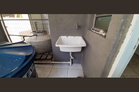 Casa para alugar com 50m², 2 quartos e 1 vaga Casa para alugar com 50m², 2 quartos e 1 vagaSacada com Tanque