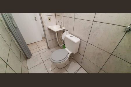 Casa para alugar com 50m², 2 quartos e 1 vaga Casa para alugar com 50m², 2 quartos e 1 vagaBanheiro