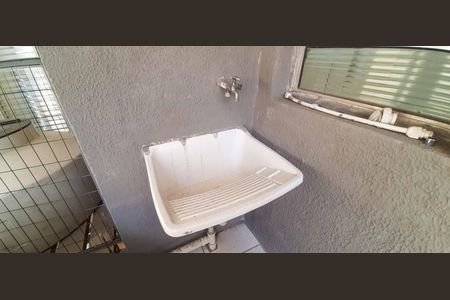 Casa para alugar com 50m², 2 quartos e 1 vaga Casa para alugar com 50m², 2 quartos e 1 vagaSacada com Tanque