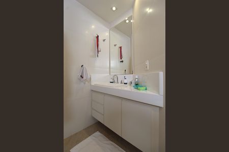 Apartamento à venda com 172m², 3 quartos e 3 vagasBanheiro da Suíte 2