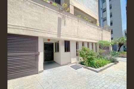 Apartamento à venda com 200m², 3 quartos e 1 vaga Apartamento à venda com 200m², 3 quartos e 1 vagaFachada