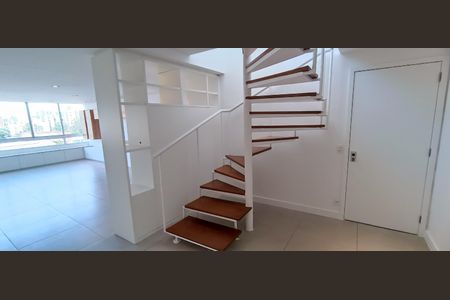 Apartamento à venda com 269m², 3 quartos e 3 vagasEscada