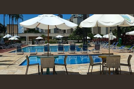 Apartamento à venda com 269m², 3 quartos e 3 vagasÁrea comum - Piscina