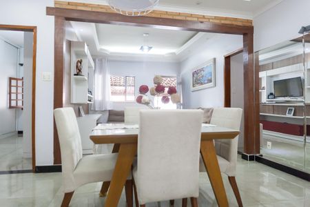 Casa à venda com 360m², 3 quartos e 2 vagas Casa à venda com 360m², 3 quartos e 2 vagasSala de Jogos