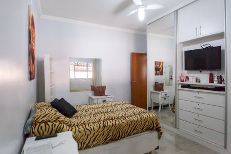Casa à venda com 360m², 3 quartos e 2 vagas Casa à venda com 360m², 3 quartos e 2 vagassuite