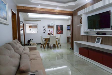 Casa à venda com 360m², 3 quartos e 2 vagas Casa à venda com 360m², 3 quartos e 2 vagassala de tv