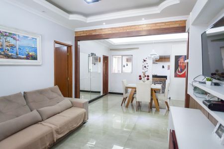 Casa à venda com 360m², 3 quartos e 2 vagas Casa à venda com 360m², 3 quartos e 2 vagassala de tv