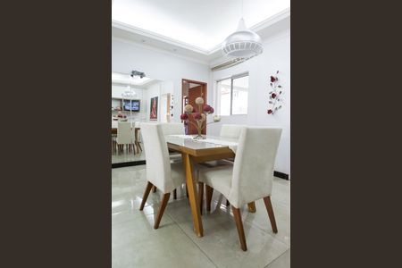 Casa à venda com 360m², 3 quartos e 2 vagas Casa à venda com 360m², 3 quartos e 2 vagasSala de Jogos