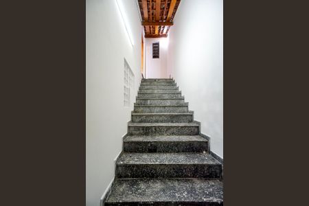Casa para alugar com 110m², 1 quarto e 2 vagas Casa para alugar com 110m², 1 quarto e 2 vagasEscada