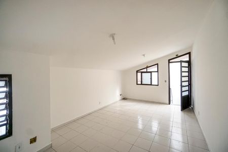 Casa para alugar com 110m², 1 quarto e 2 vagas Casa para alugar com 110m², 1 quarto e 2 vagasQuarto