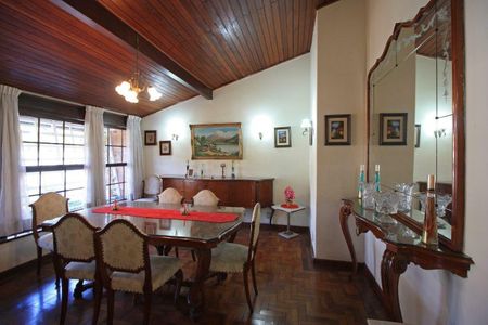 Casa à venda com 250m², 3 quartos e 2 vagas