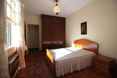 Casa à venda com 250m², 3 quartos e 2 vagas