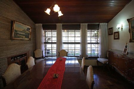 Casa à venda com 250m², 3 quartos e 2 vagas