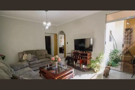 Casa à venda com 170m², 3 quartos e 2 vagas