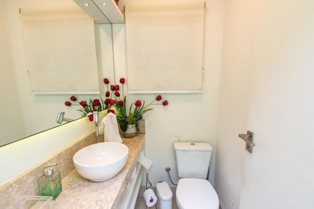 Casa à venda com 156m², 6 quartos e 1 vaga Casa à venda com 156m², 6 quartos e 1 vagaLavabo Sala