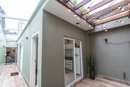 Casa à venda com 156m², 6 quartos e 1 vaga Casa à venda com 156m², 6 quartos e 1 vagaQuintal