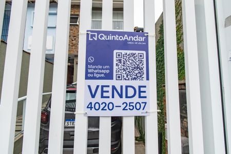 Casa à venda com 156m², 6 quartos e 1 vaga Casa à venda com 156m², 6 quartos e 1 vagaPlaca