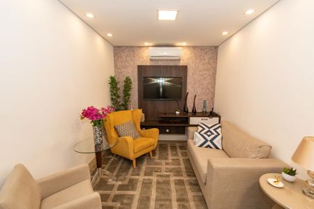 Casa à venda com 156m², 6 quartos e 1 vaga Casa à venda com 156m², 6 quartos e 1 vagaSala