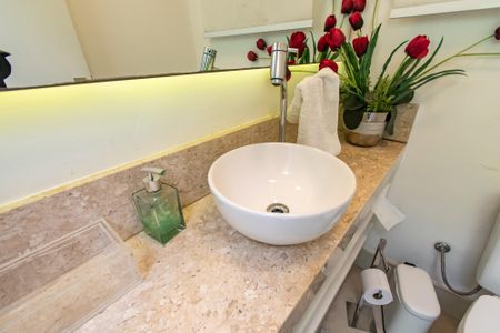 Casa à venda com 156m², 6 quartos e 1 vaga Casa à venda com 156m², 6 quartos e 1 vagaLavabo Sala