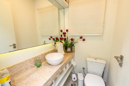 Casa à venda com 156m², 6 quartos e 1 vaga Casa à venda com 156m², 6 quartos e 1 vagaLavabo Sala