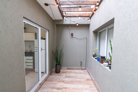 Casa à venda com 156m², 6 quartos e 1 vaga Casa à venda com 156m², 6 quartos e 1 vagaQuintal