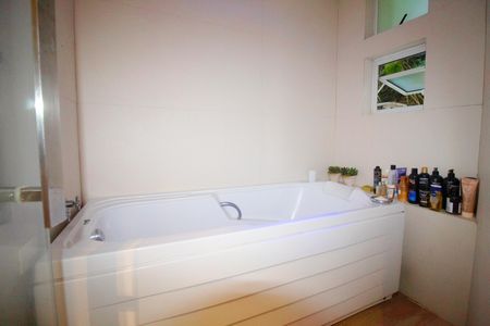 Casa à venda com 451m², 5 quartos e sem vagaBanheiro da Suíte 1