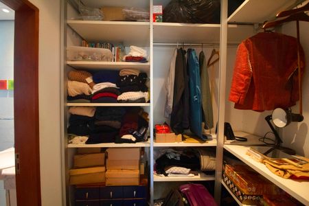 Casa à venda com 451m², 5 quartos e sem vagaCloset da suíte 2