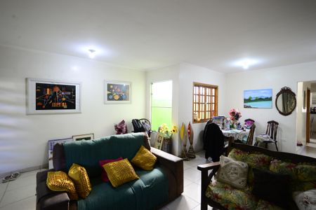 Casa à venda com 180m², 4 quartos e 10 vagasSala