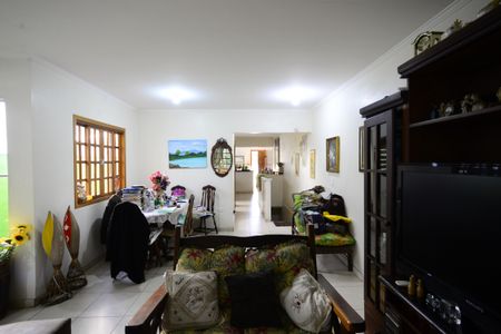 Casa à venda com 180m², 4 quartos e 10 vagasSala