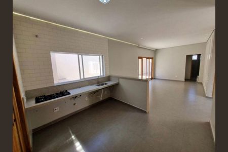 Casa à venda com 270m², 5 quartos e 4 vagas
