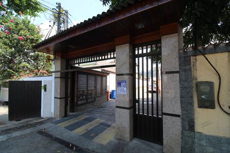 Casa de condomínio para alugar com 168m², 5 quartos e 2 vagasFachada