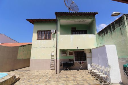 Casa de condomínio para alugar com 168m², 5 quartos e 2 vagasFundos da casa