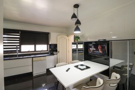 Apartamento à venda com 206m², 4 quartos e 4 vagasCozinha