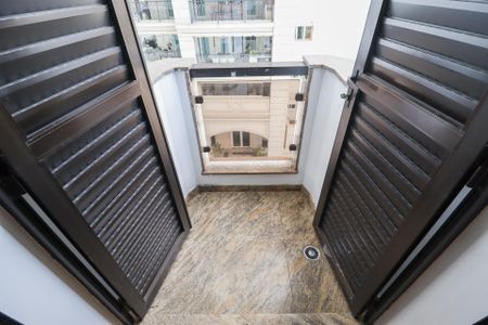 Apartamento à venda com 206m², 4 quartos e 4 vagasVaranda da Suíte 2