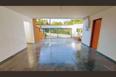 Casa à venda com 300m², 4 quartos e 5 vagas Casa à venda com 300m², 4 quartos e 5 vagasFoto 05