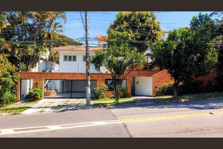 Casa à venda com 300m², 4 quartos e 5 vagas Casa à venda com 300m², 4 quartos e 5 vagasFoto 01