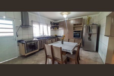 Casa à venda com 130m², 3 quartos e 2 vagasCozinha