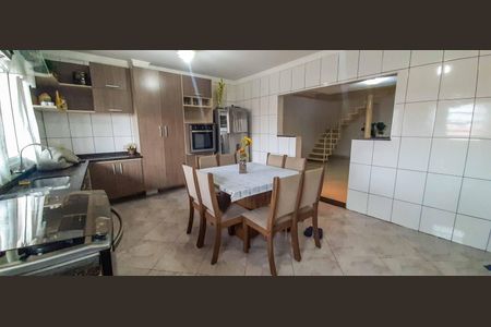 Casa à venda com 130m², 3 quartos e 2 vagasCozinha