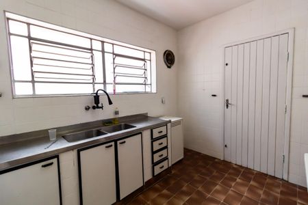 Casa para alugar com 650m², 4 quartos e 2 vagas Casa para alugar com 650m², 4 quartos e 2 vagasCozinha