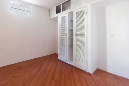 Casa para alugar com 650m², 4 quartos e 2 vagas Casa para alugar com 650m², 4 quartos e 2 vagasQuarto 1