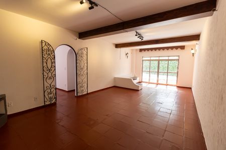 Casa para alugar com 650m², 4 quartos e 2 vagas Casa para alugar com 650m², 4 quartos e 2 vagasSala